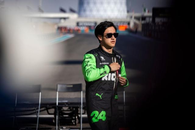 1734769510283022503.jpg zhou-guanyu-stake-f1-team-kick.jpg