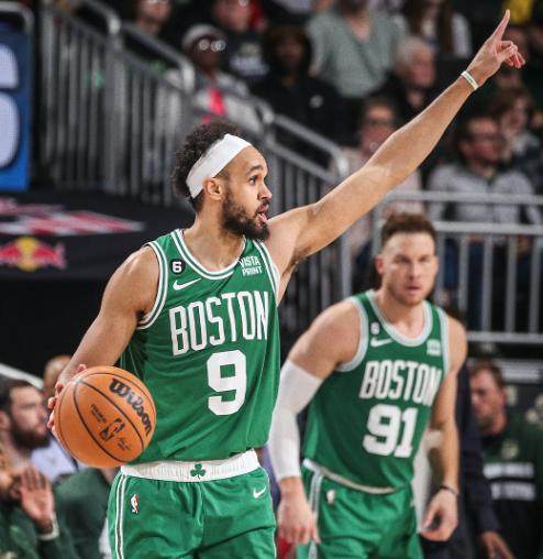 开云app官网-赛季最热血一战！残阵绿军一度将雄鹿逼到悬崖边